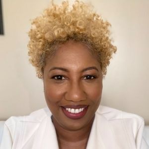 Meet your Posher, Selena